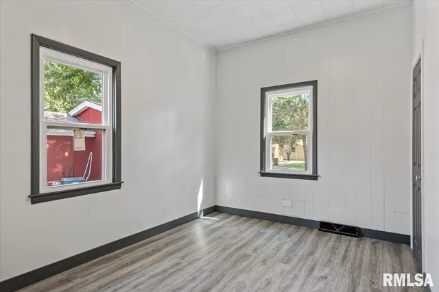 $129,000 | 519 South Pine Street, Nokomis, IL 62075