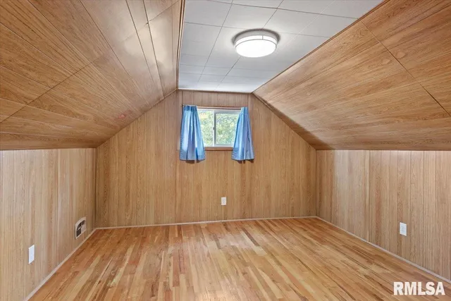 $129,000 | 519 South Pine Street, Nokomis, IL 62075