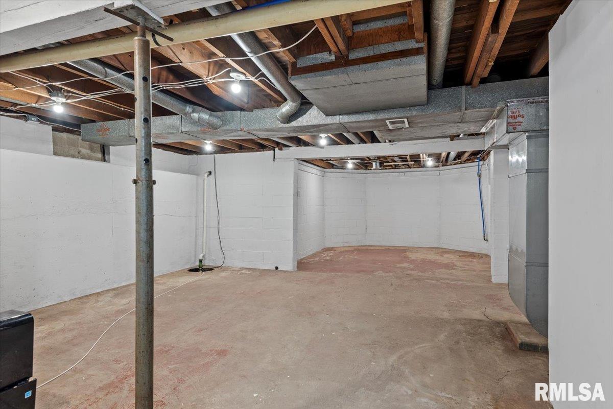 519 South Pine Street Nokomis, IL 62075 - Photo 28 of 40