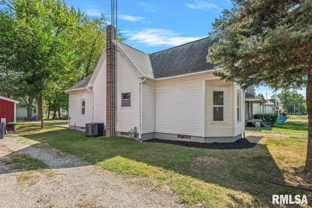 $129,000 | 519 South Pine Street, Nokomis, IL 62075