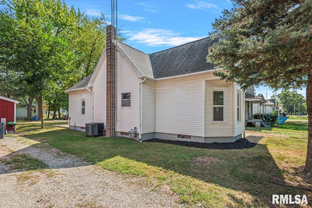 519 South Pine Street Nokomis, IL 62075 - Photo 3 of 40