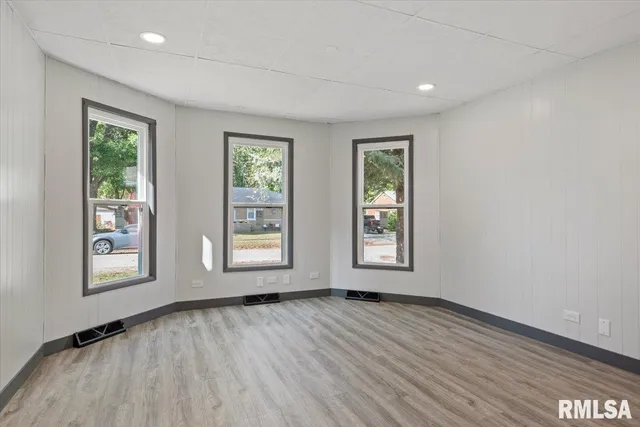 $129,000 | 519 South Pine Street, Nokomis, IL 62075