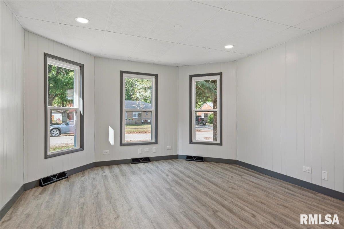 519 South Pine Street Nokomis, IL 62075 - Photo 8 of 40