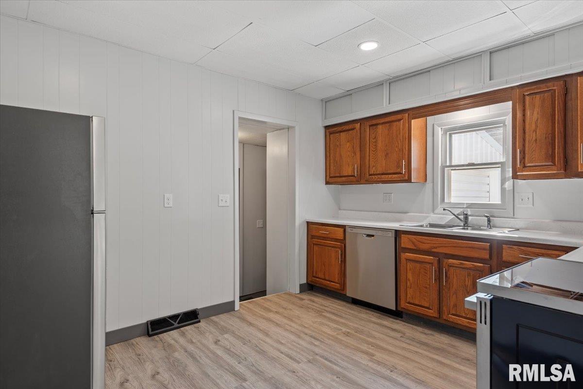 519 South Pine Street Nokomis, IL 62075 - Photo 10 of 40