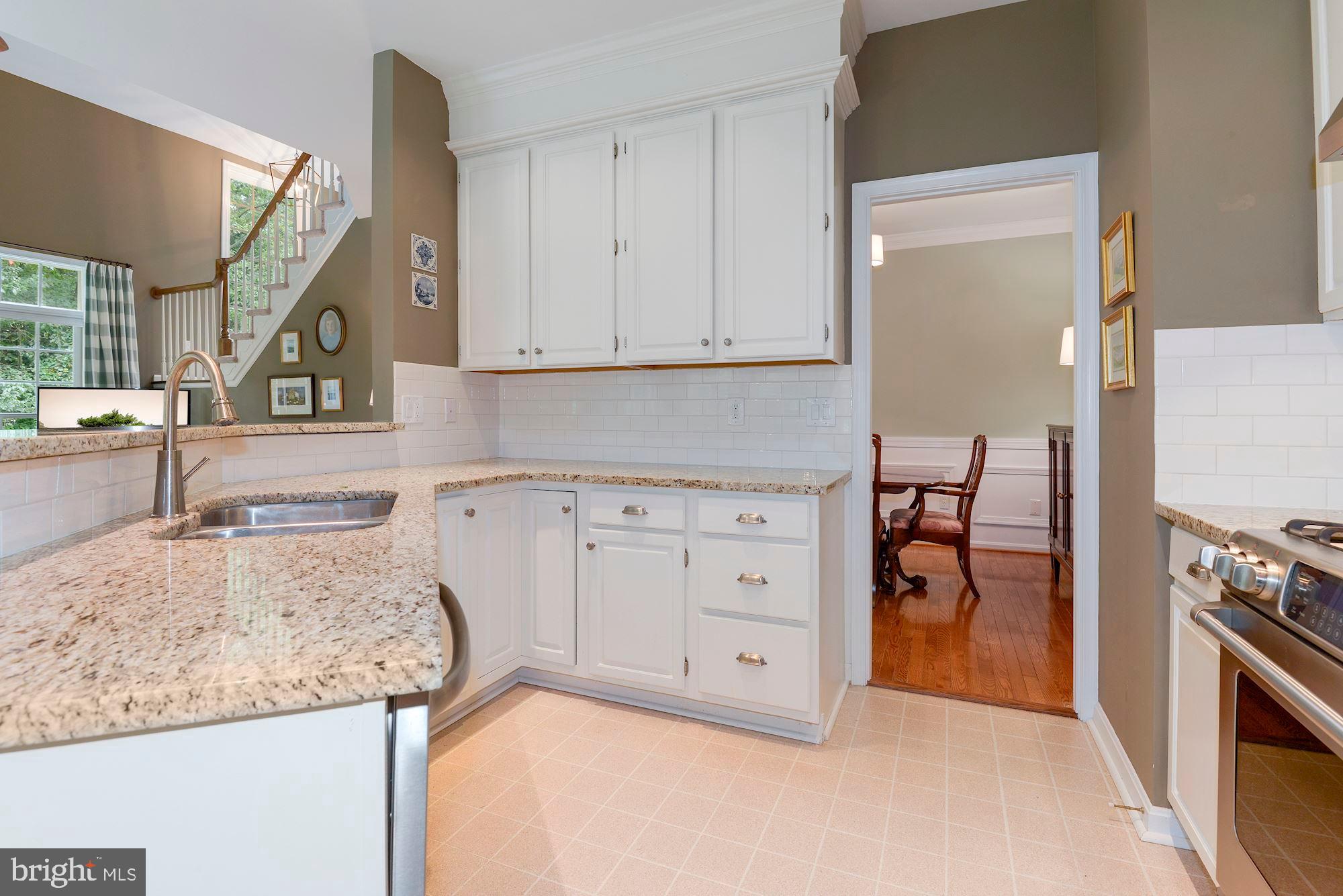 11417 Hollow Timber Way Reston, VA 20194 - Photo 9 of 40 Updated Kitchen w/ Gas Cooking