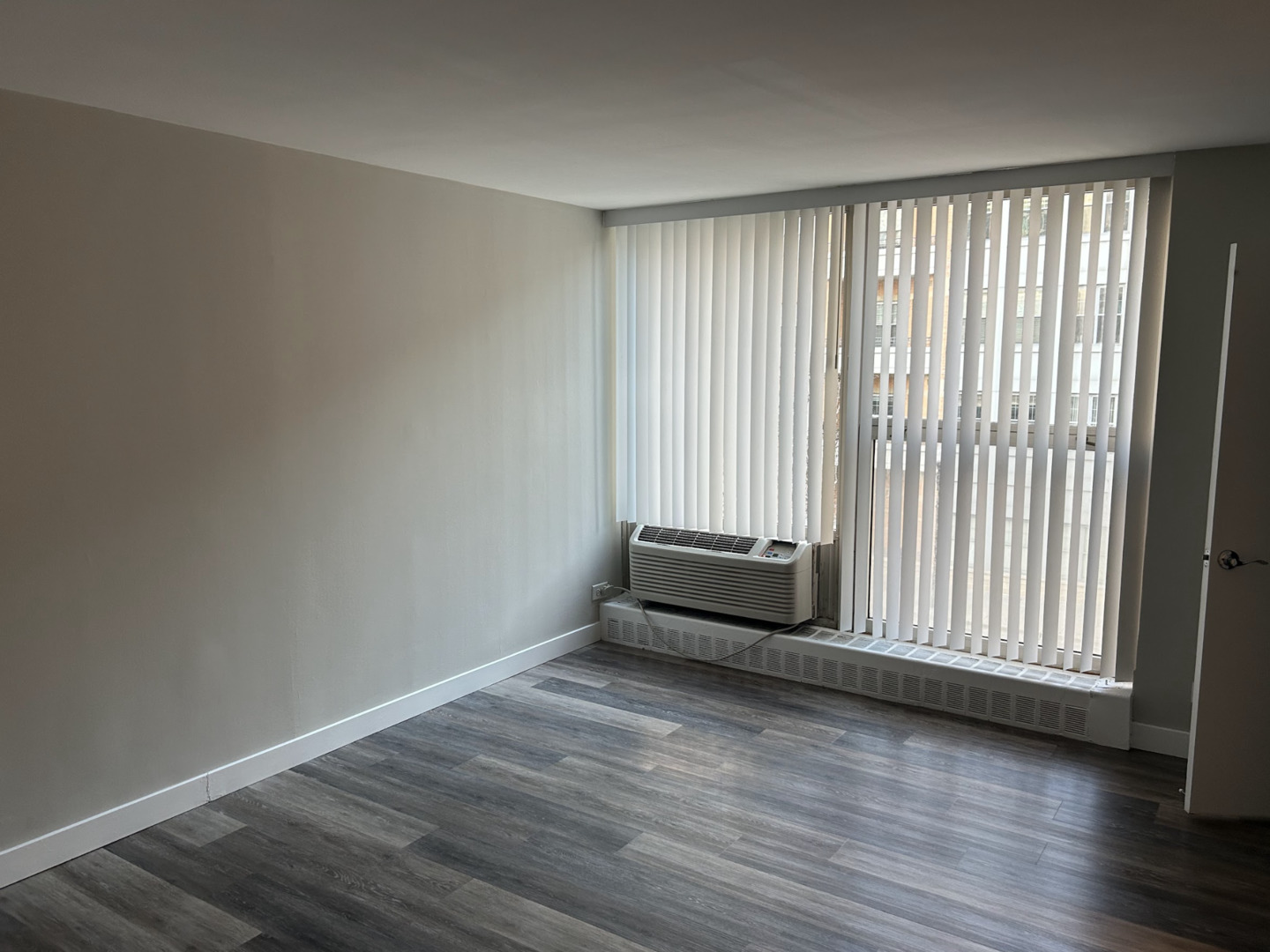 5600 North Sheridan Road, Unit 1A Chicago, IL 60660 - Photo 4 of 16