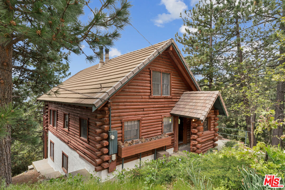 4 Winding Way Running Springs, CA 92382 - Photo 1 of 49