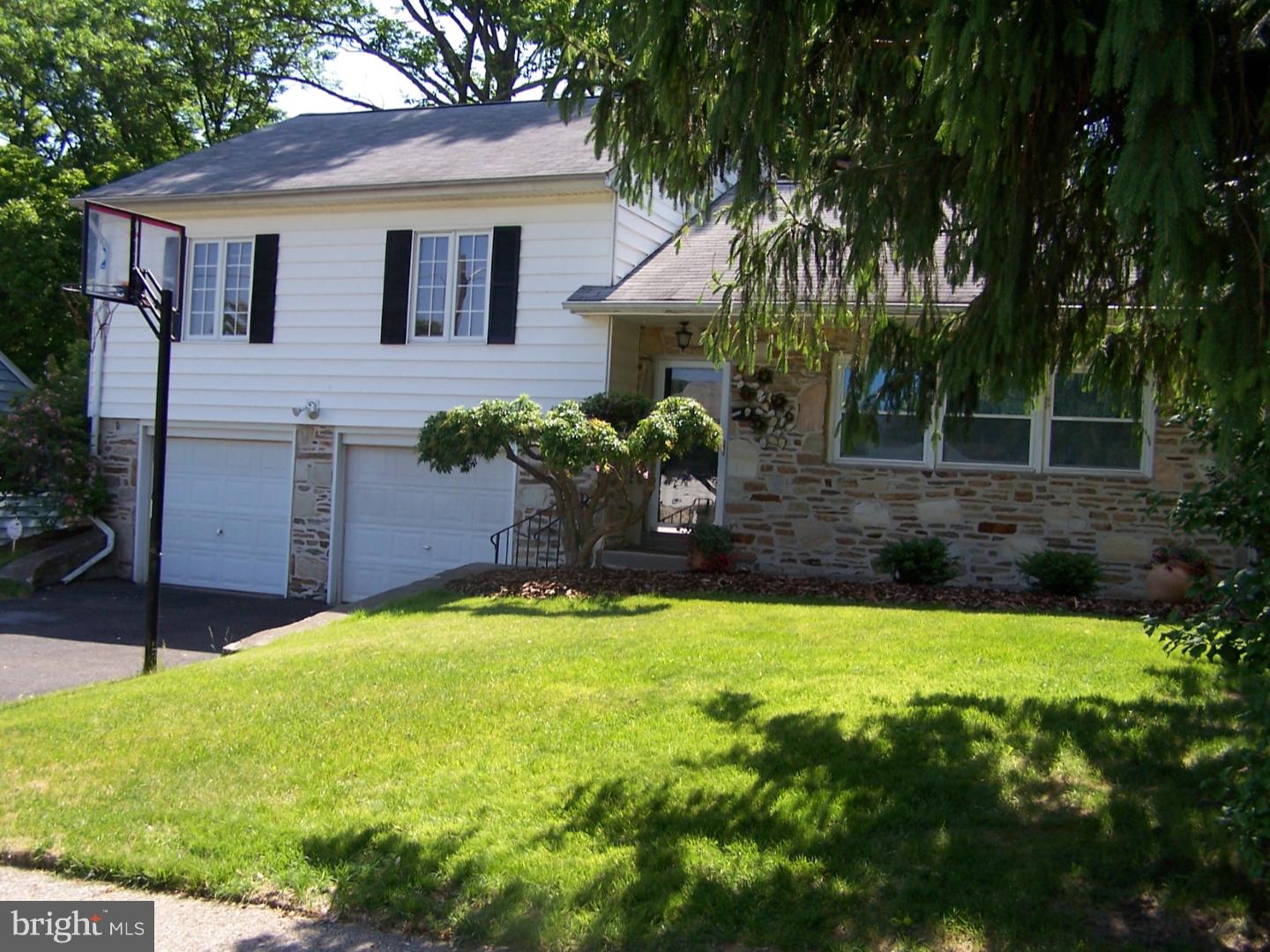 1023 Anna Road Huntingdon Valley, PA 19006 - Photo 2 of 25