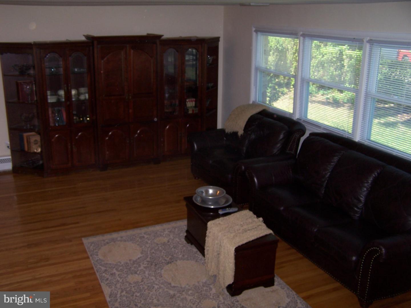 1023 Anna Road Huntingdon Valley, PA 19006 - Photo 4 of 25