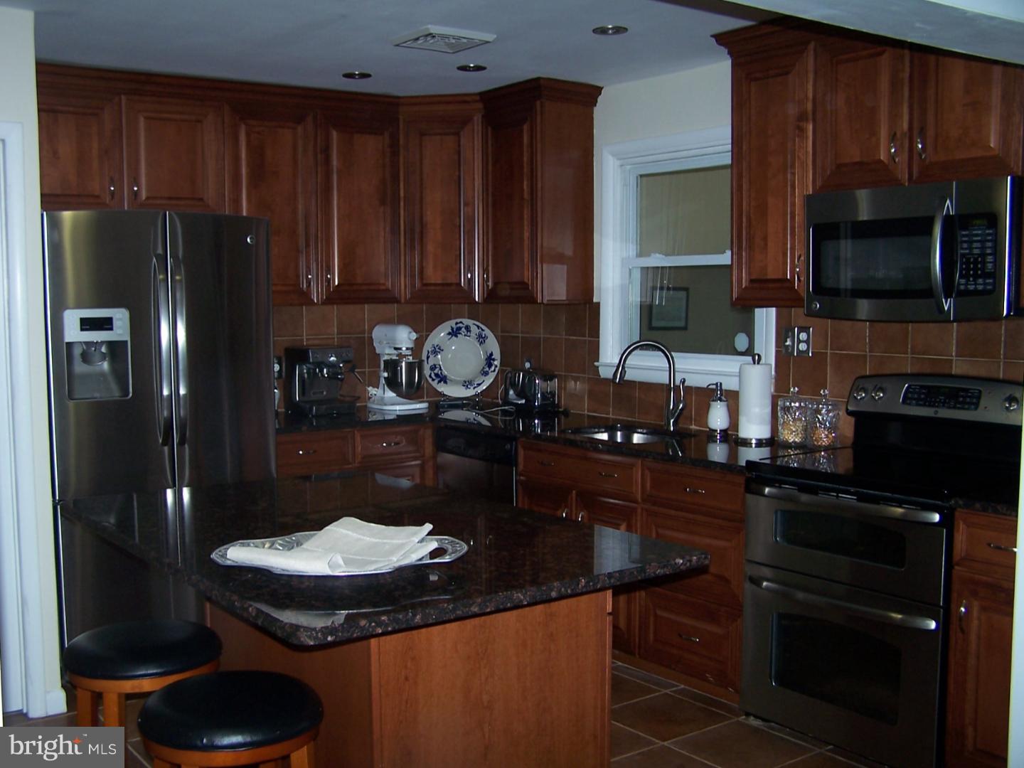 1023 Anna Road Huntingdon Valley, PA 19006 - Photo 6 of 25