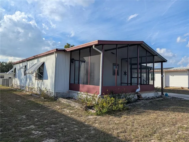 a view of a house with backyard and a yard