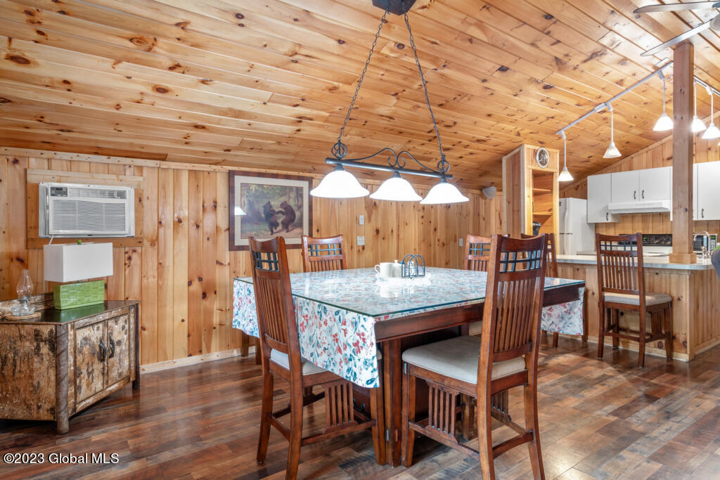 138 Hidden Valley Road, Unit LAKEFRONT Lake Luzerne, NY 12846 - Photo 5 of 17 138-Hidden-Valley-Rd-32-1024x683