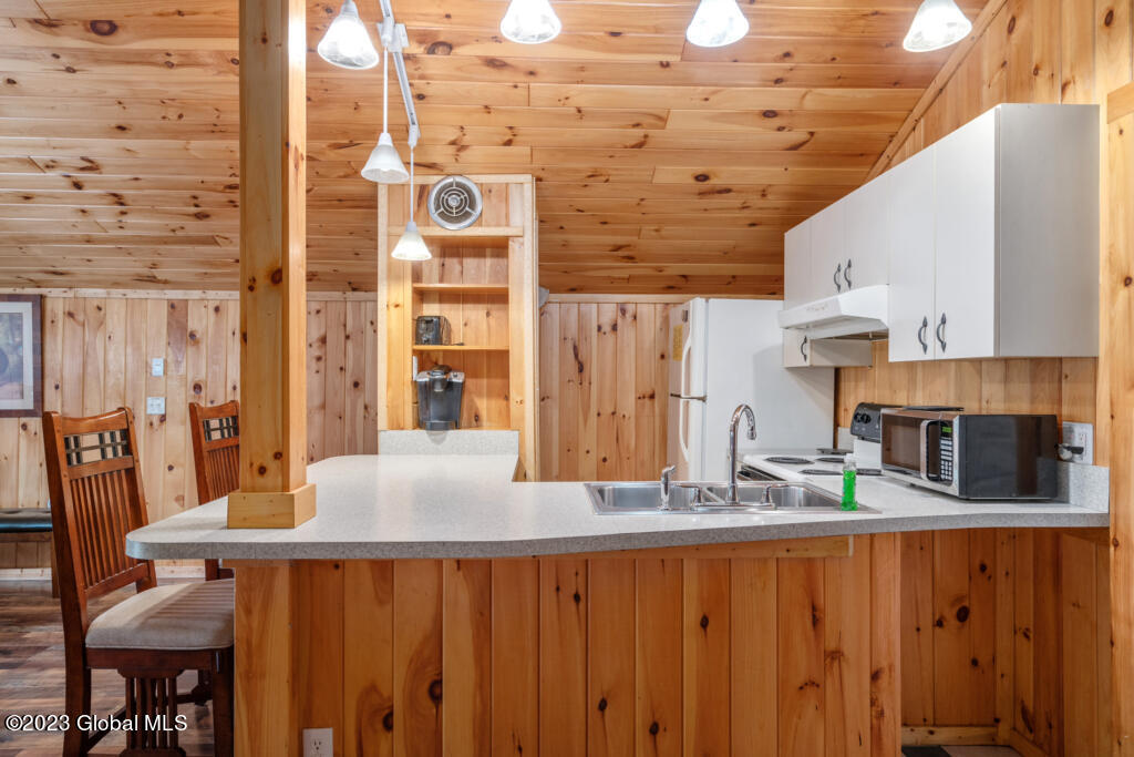 138 Hidden Valley Road, Unit LAKEFRONT Lake Luzerne, NY 12846 - Photo 9 of 17 138-Hidden-Valley-Rd-36-1024x683