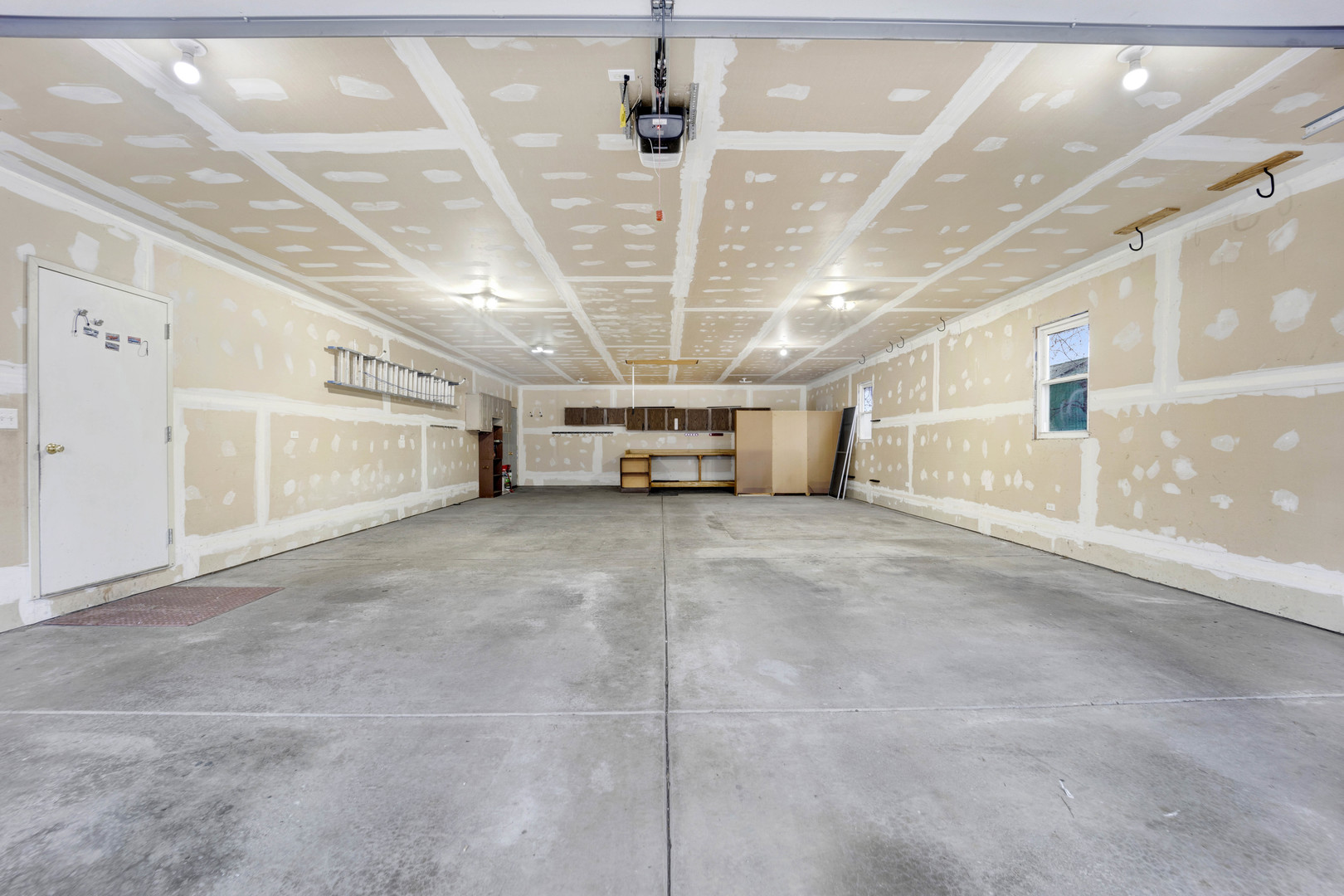 739 Highview Avenue Addison, IL 60101 - Photo 4 of 34