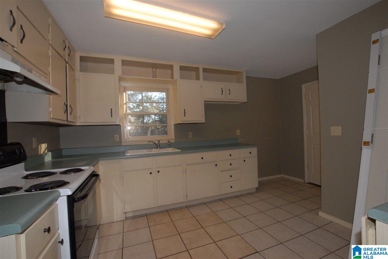 901 27th Avenue Northeast Center Point, AL 35215 - Photo 7 of 28