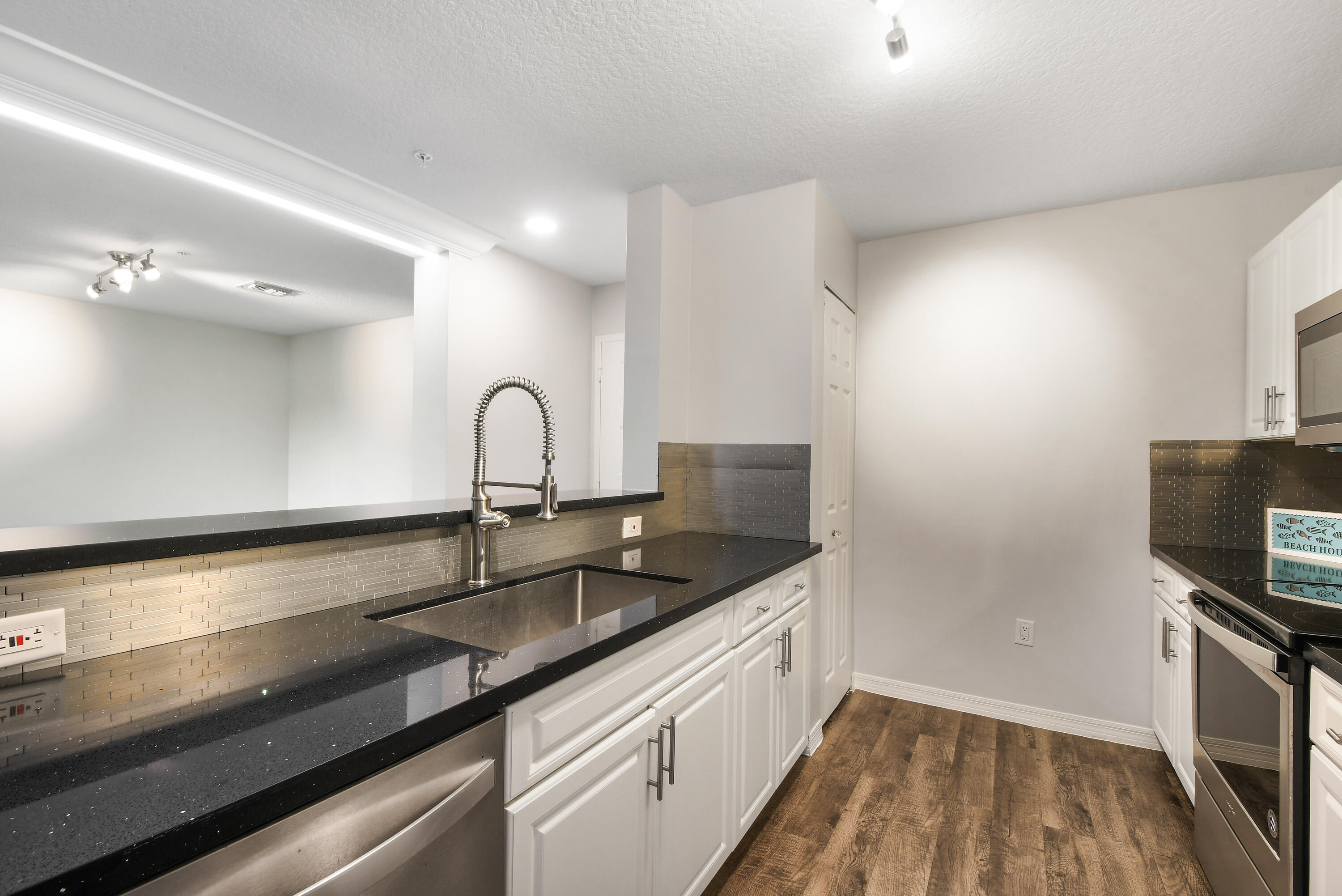 1155 Main Street, Unit 214 Jupiter, FL 33458 - Photo 11 of 40 DSC_3133