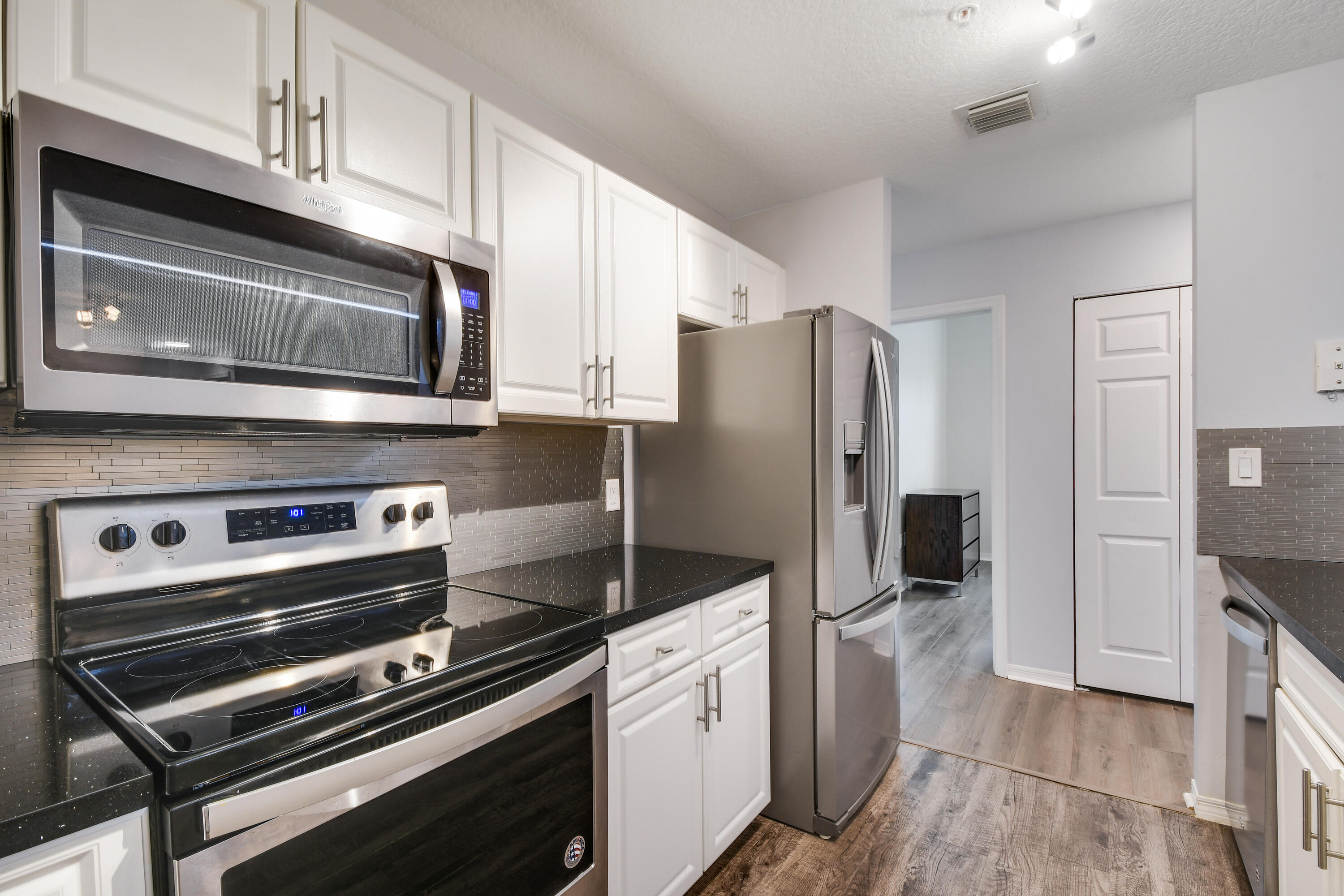 1155 Main Street, Unit 214 Jupiter, FL 33458 - Photo 7 of 40 DSC_3145