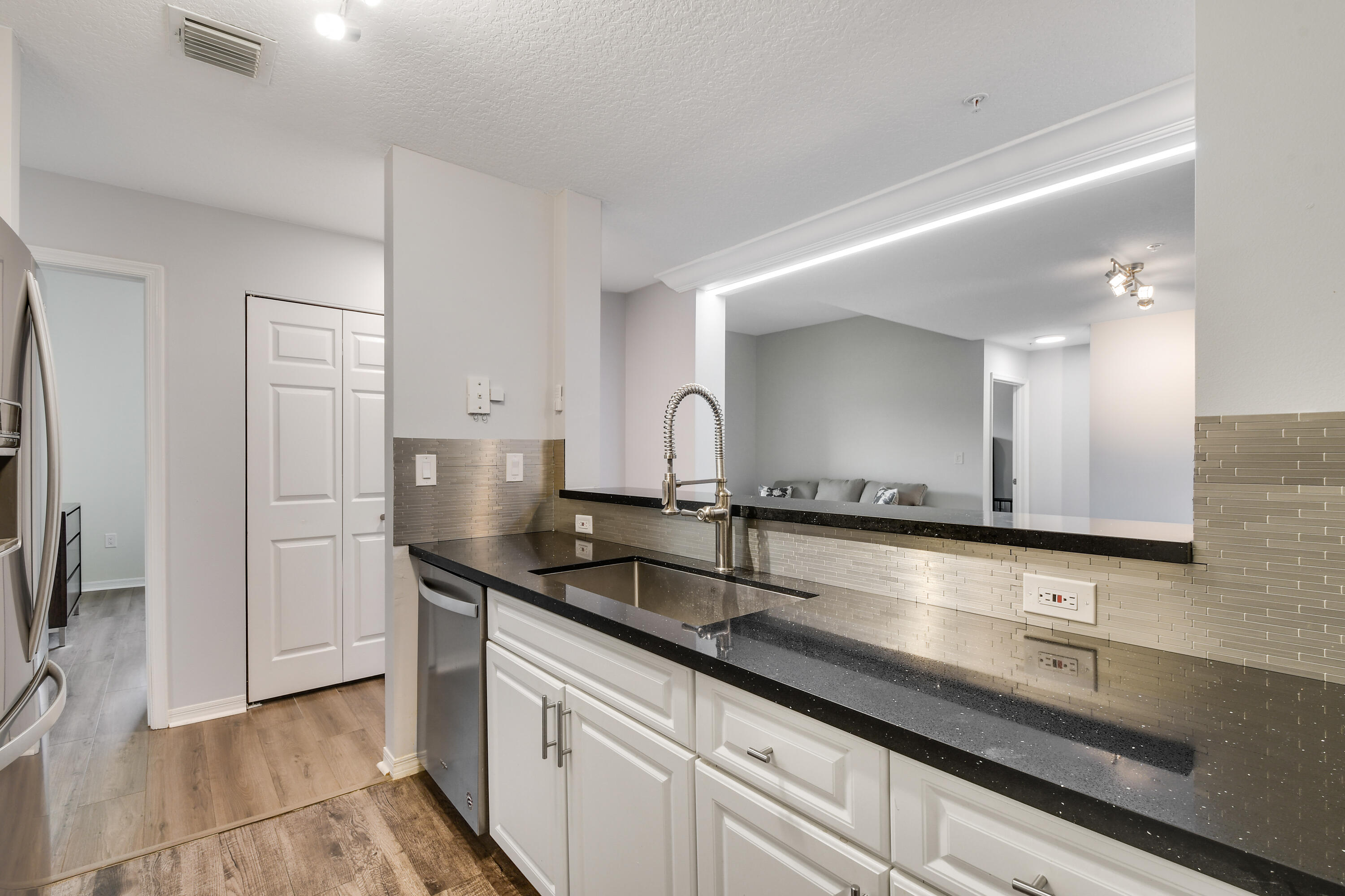 1155 Main Street, Unit 214 Jupiter, FL 33458 - Photo 9 of 40 DSC_3142