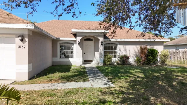 $385,000 | 1037 Southwest Paar Drive, Port St. Lucie, FL 34953
