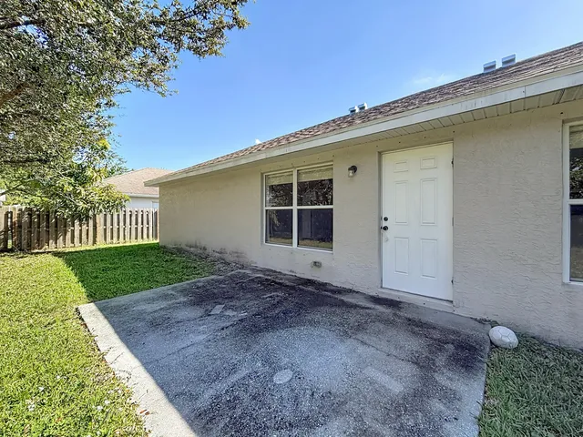 $385,000 | 1037 Southwest Paar Drive, Port St. Lucie, FL 34953