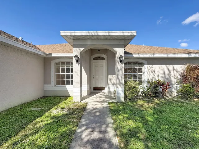 $385,000 | 1037 Southwest Paar Drive, Port St. Lucie, FL 34953