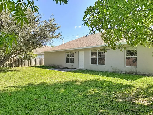 $385,000 | 1037 Southwest Paar Drive, Port St. Lucie, FL 34953