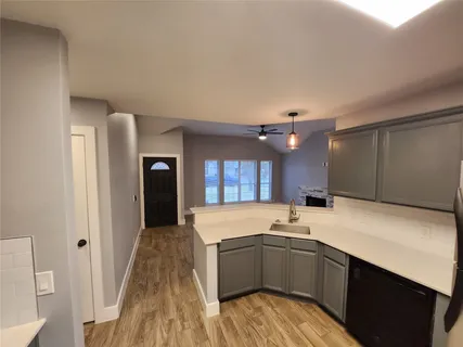 $1,950 | 201 Quail Circle, Hutto, TX 78634