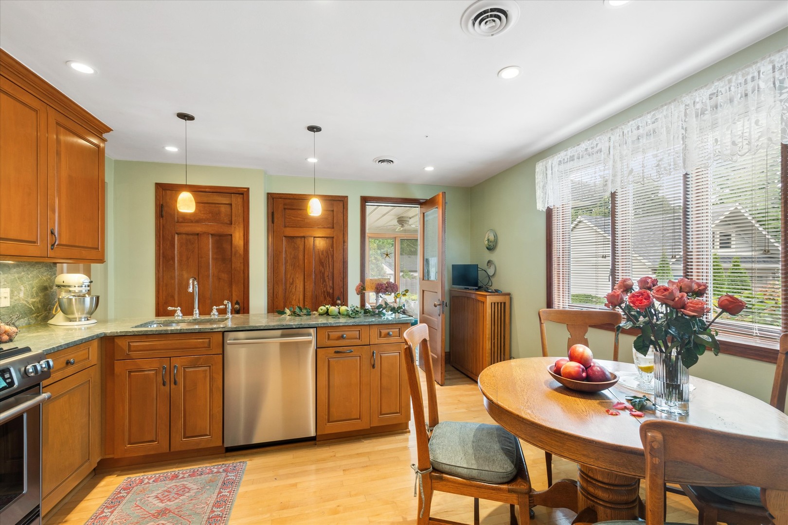 310 North Delaplaine Road Riverside, IL 60546 - Photo 9 of 35 Gallery Image 9
