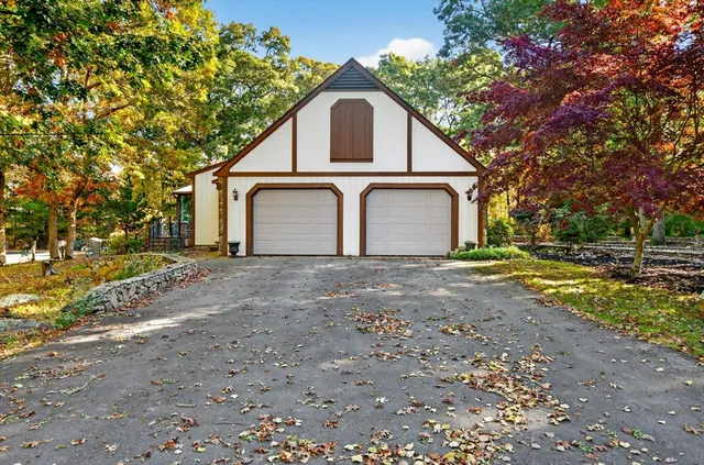 $1,595,000 | 105 Rock O'Dundee Road, Dartmouth, MA 02748