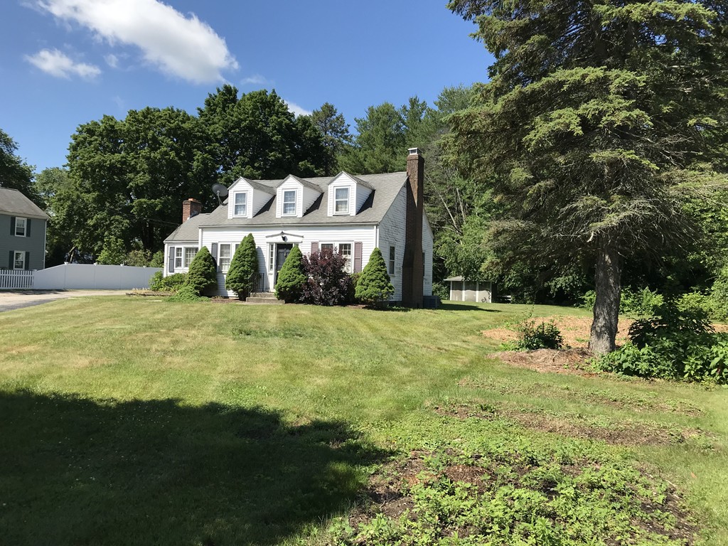 7 Cape Road Mendon, MA 01756 - Photo 3 of 21