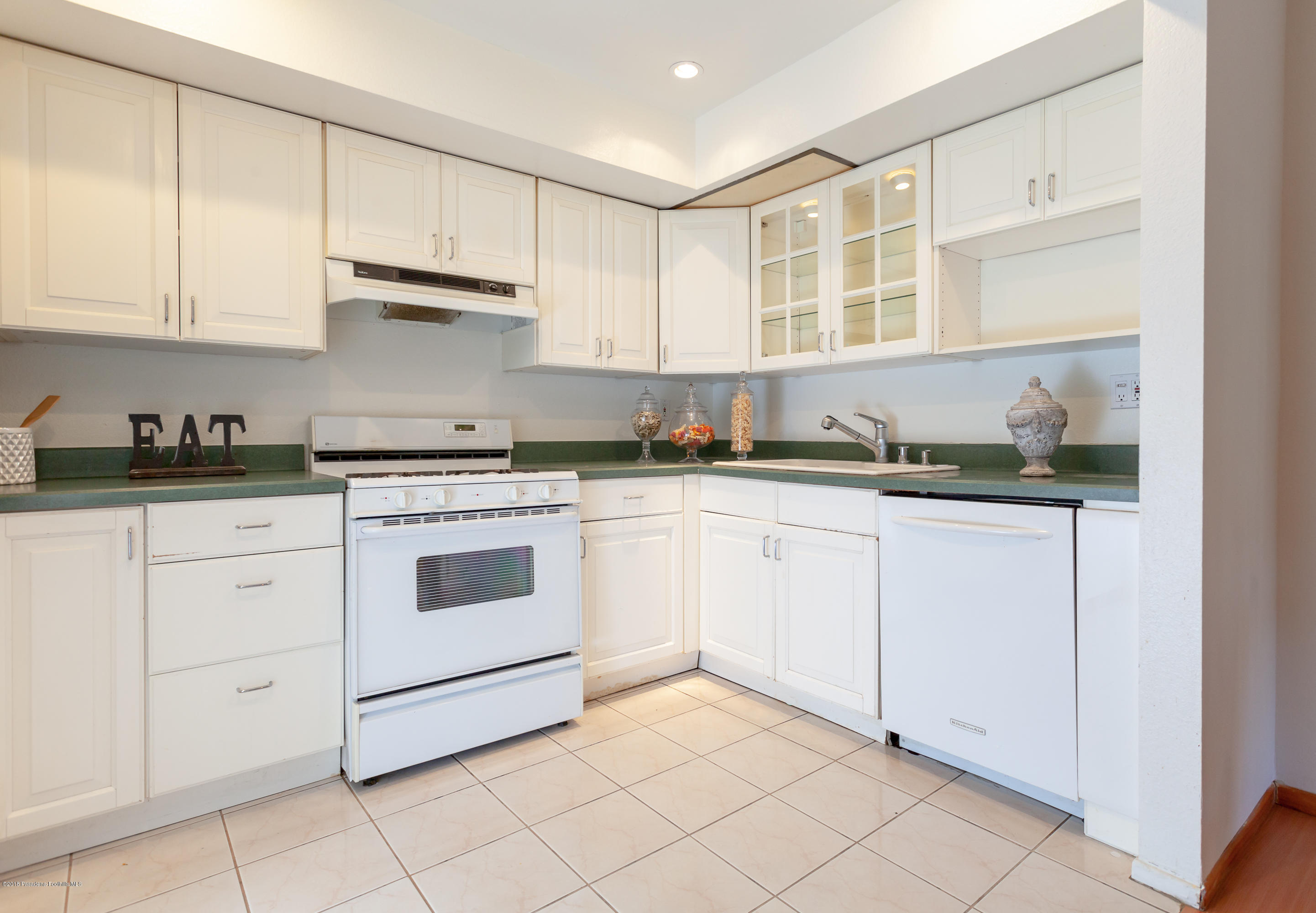 1881 Alpha Road, Unit 2 Glendale, CA 91208 - Photo 6 of 21 1881 Alpha Rd, Glendale-5