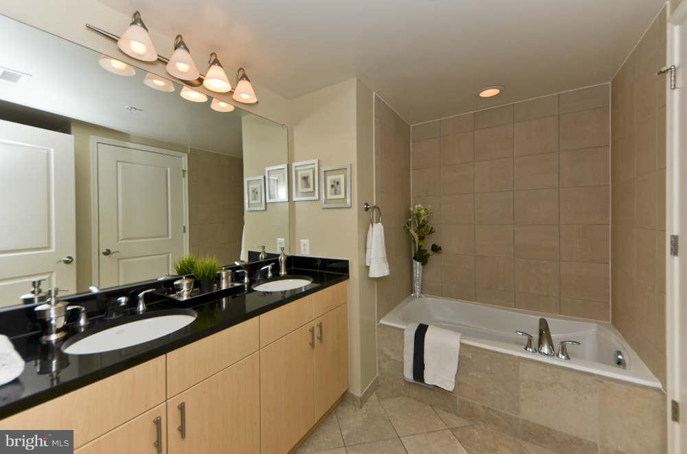 11990 Market Street, Unit 1503 Reston, VA 20190 - Photo 15 of 30 Bath (Master)