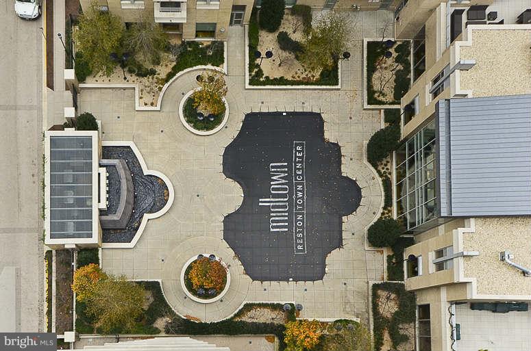 11990 Market Street, Unit 1503 Reston, VA 20190 - Photo 26 of 30 Aerial view of pool