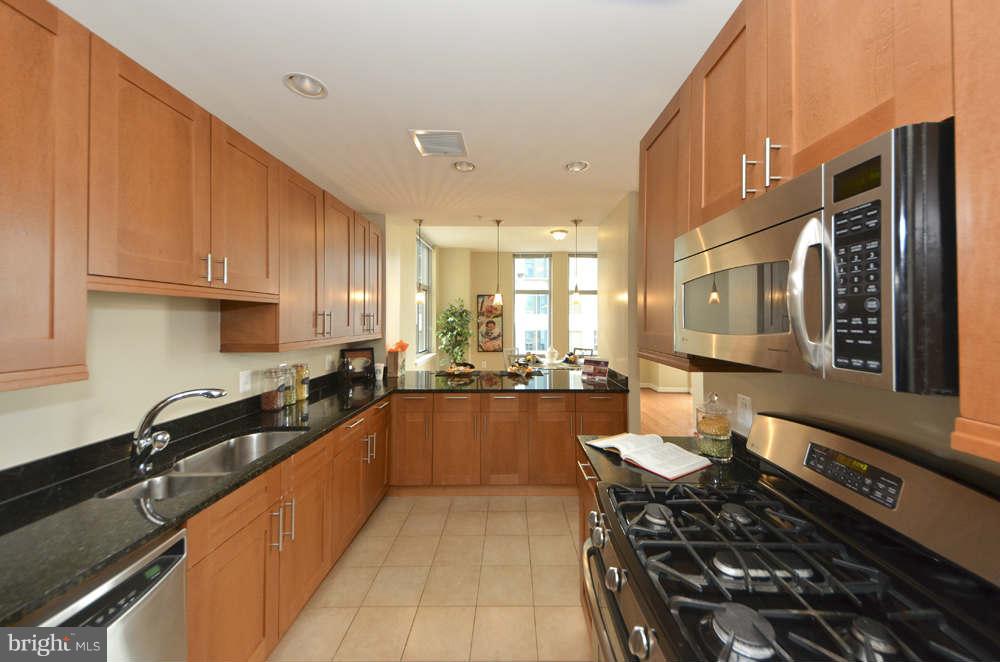 11990 Market Street, Unit 1503 Reston, VA 20190 - Photo 5 of 30 Kitchen
