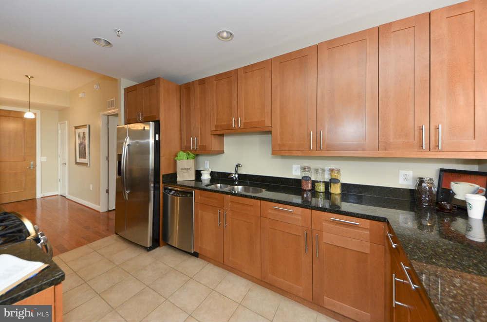11990 Market Street, Unit 1503 Reston, VA 20190 - Photo 6 of 30 Kitchen