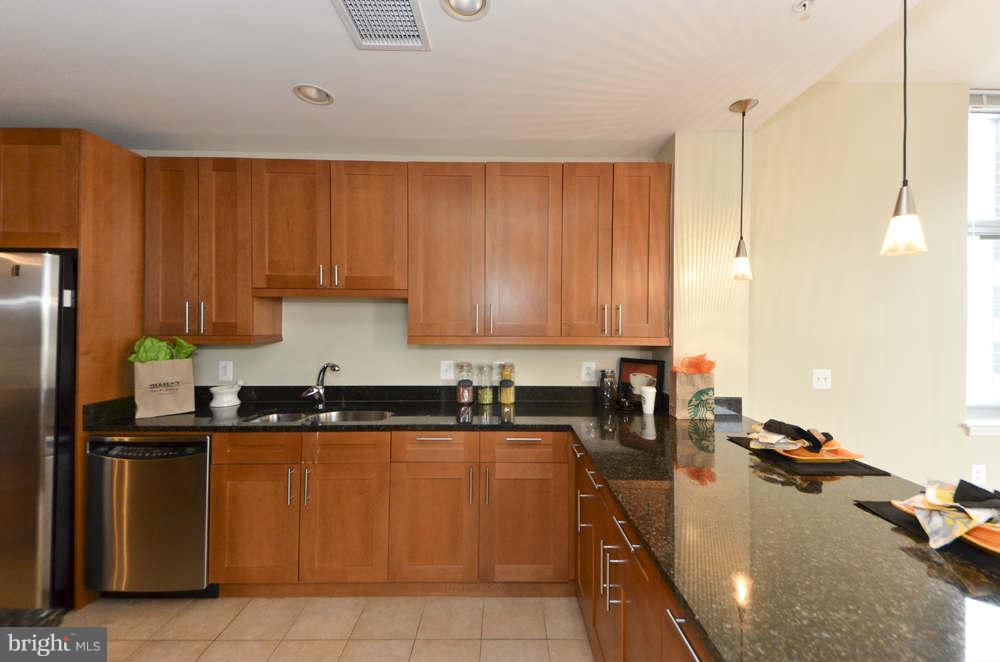 11990 Market Street, Unit 1503 Reston, VA 20190 - Photo 7 of 30 Kitchen