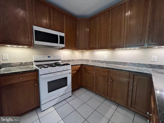 $3,900 | 5722 Governors Pond Circle, Alexandria, VA 22310