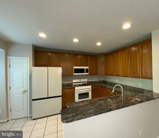 $3,900 | 5722 Governors Pond Circle, Alexandria, VA 22310