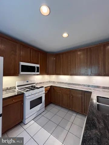 $3,900 | 5722 Governors Pond Circle, Alexandria, VA 22310