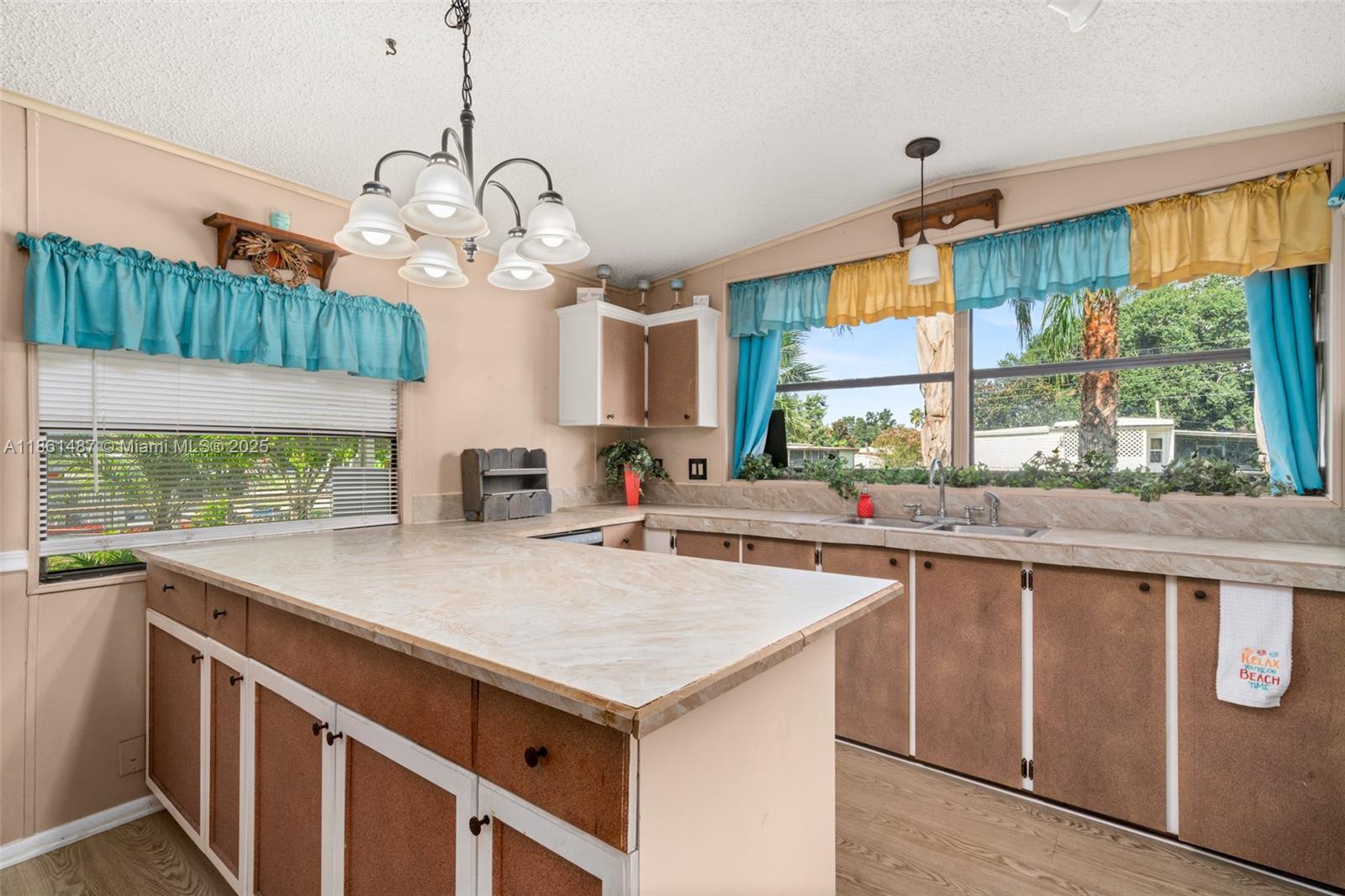 1145 Bluejay Road Wauchula, FL 33873 - Photo 7 of 42 a kitchen that has a lot of cabinets in it