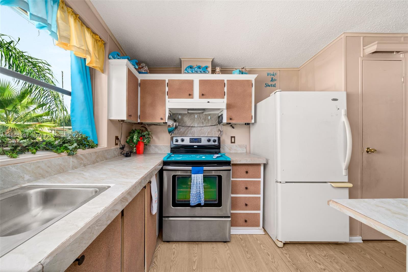 1145 Bluejay Road Wauchula, FL 33873 - Photo 8 of 42 a kitchen with refrigerator a stove and cabinets