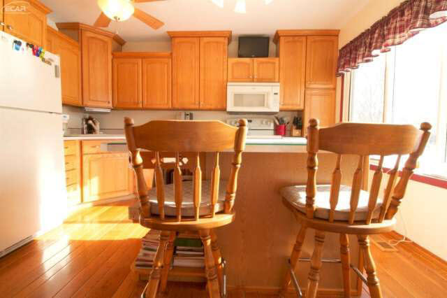 7491 Cook Road Swartz Creek, MI 48473 - Photo 7 of 34 20457084-6.JPG