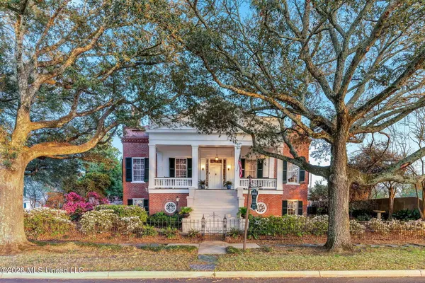 $1,985,000 | 305 South Broadway Street, Natchez, MS 39120