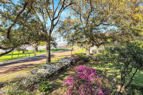 $1,985,000 | 305 South Broadway Street, Natchez, MS 39120