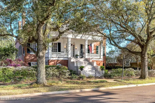 $1,985,000 | 305 South Broadway Street, Natchez, MS 39120