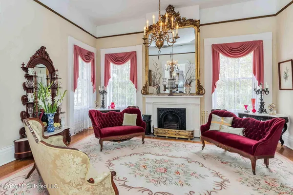 $1,985,000 | 305 South Broadway Street, Natchez, MS 39120