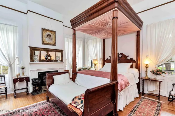 $1,985,000 | 305 South Broadway Street, Natchez, MS 39120