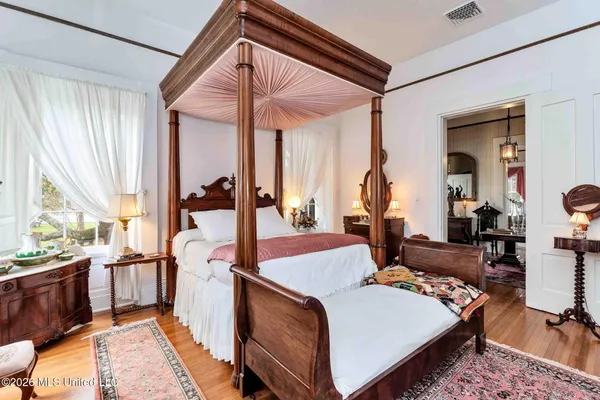 $1,985,000 | 305 South Broadway Street, Natchez, MS 39120