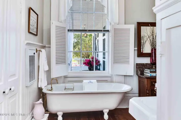 $1,985,000 | 305 South Broadway Street, Natchez, MS 39120