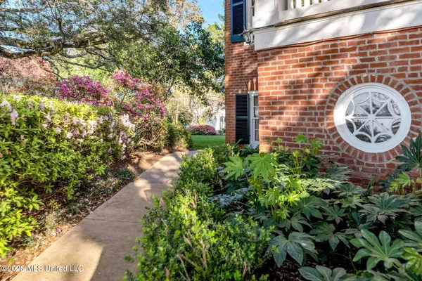 $1,985,000 | 305 South Broadway Street, Natchez, MS 39120